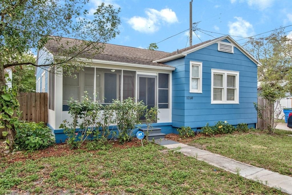 1230 27th Street N - Photo 2
