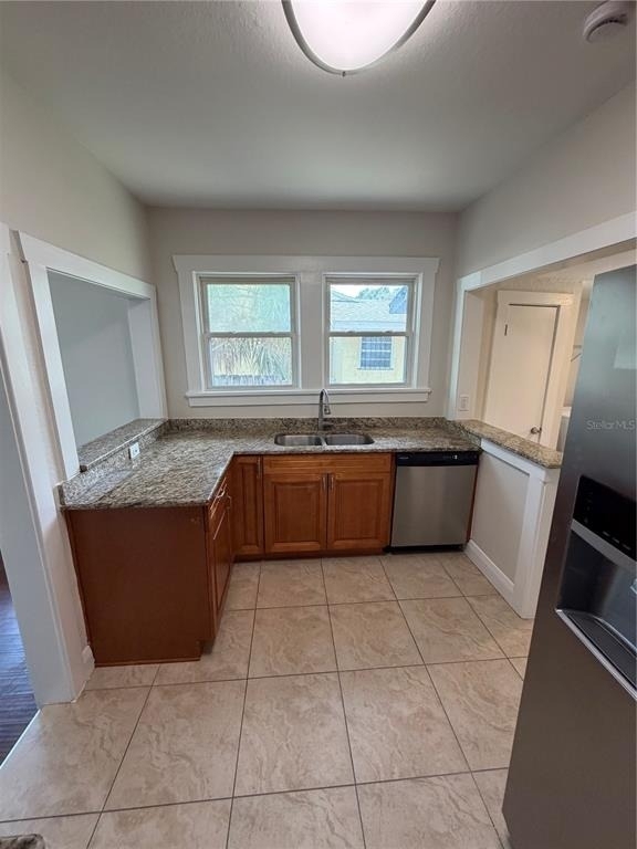 919 W Plymouth Street - Photo 4