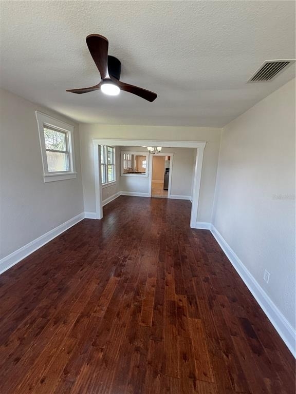 919 W Plymouth Street - Photo 0
