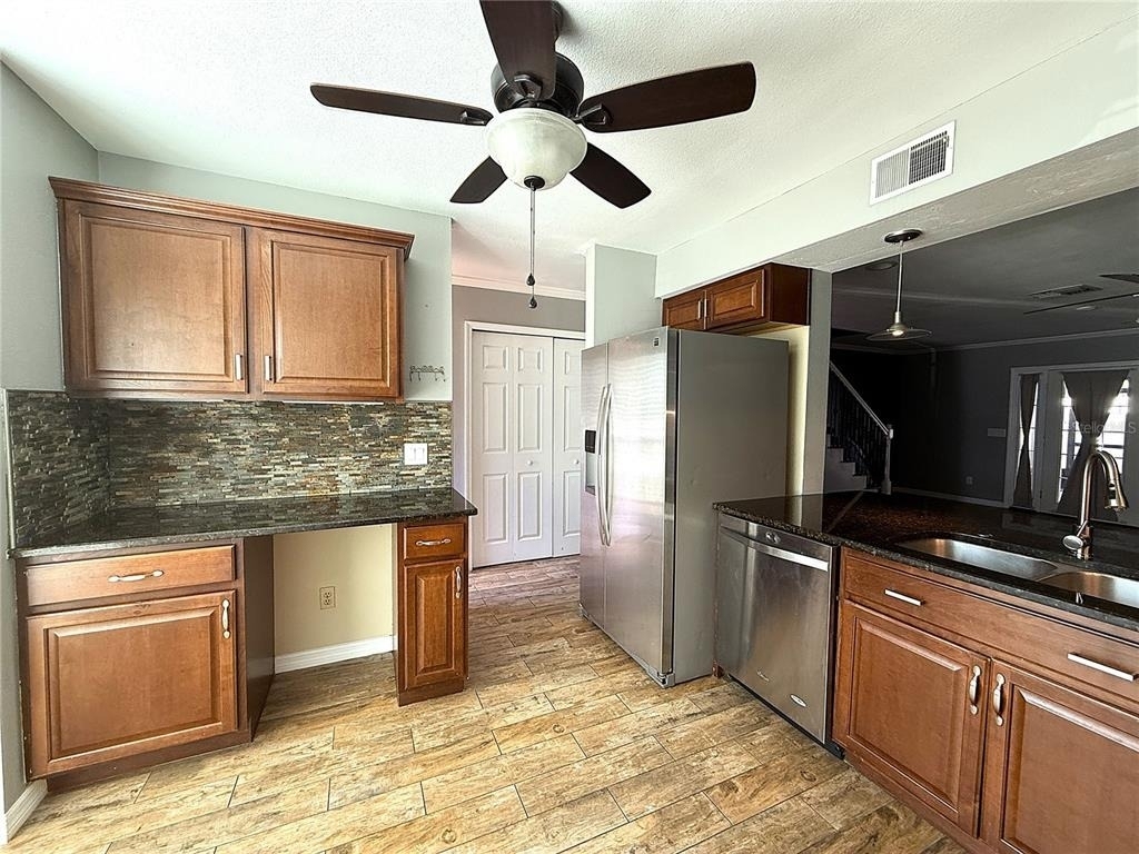 16335 Rambling Vine Drive W - Photo 9