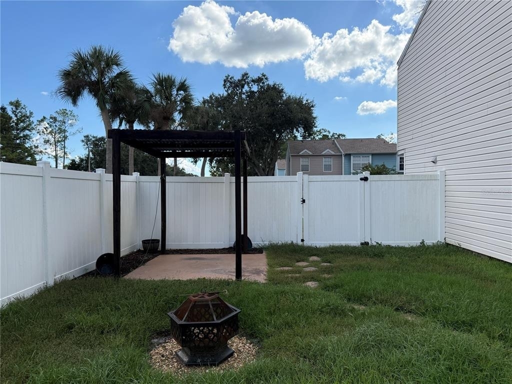 16335 Rambling Vine Drive W - Photo 20
