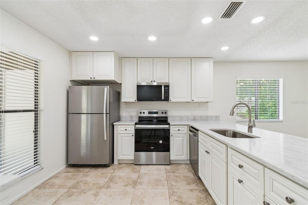 2945 Grovewood Boulevard - Photo 10