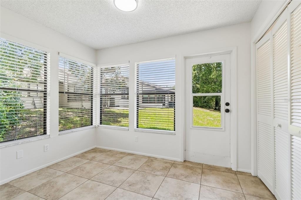2945 Grovewood Boulevard - Photo 34