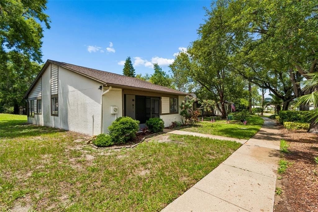 2945 Grovewood Boulevard - Photo 2