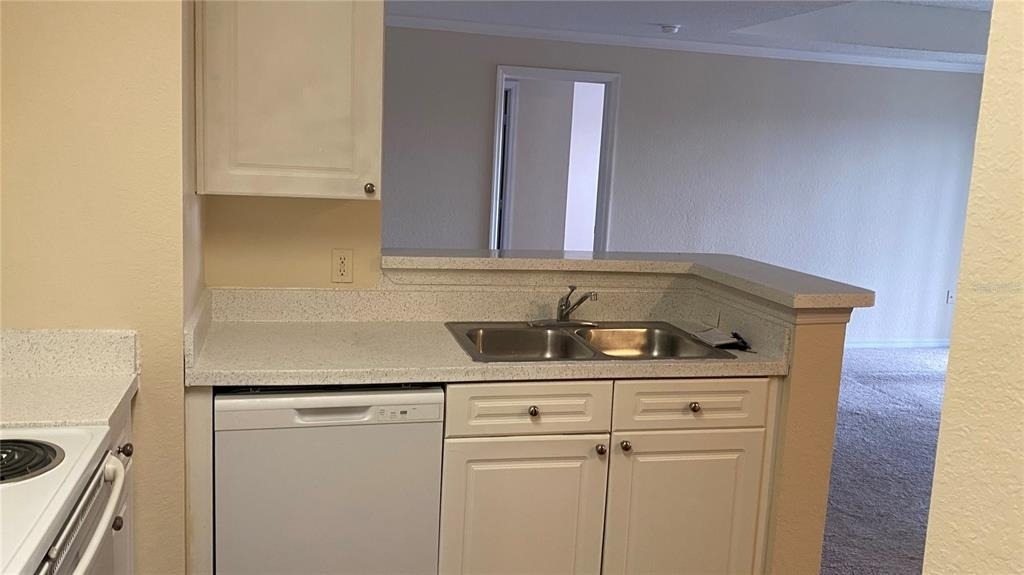 18001 Richmond Place Drive - Photo 3