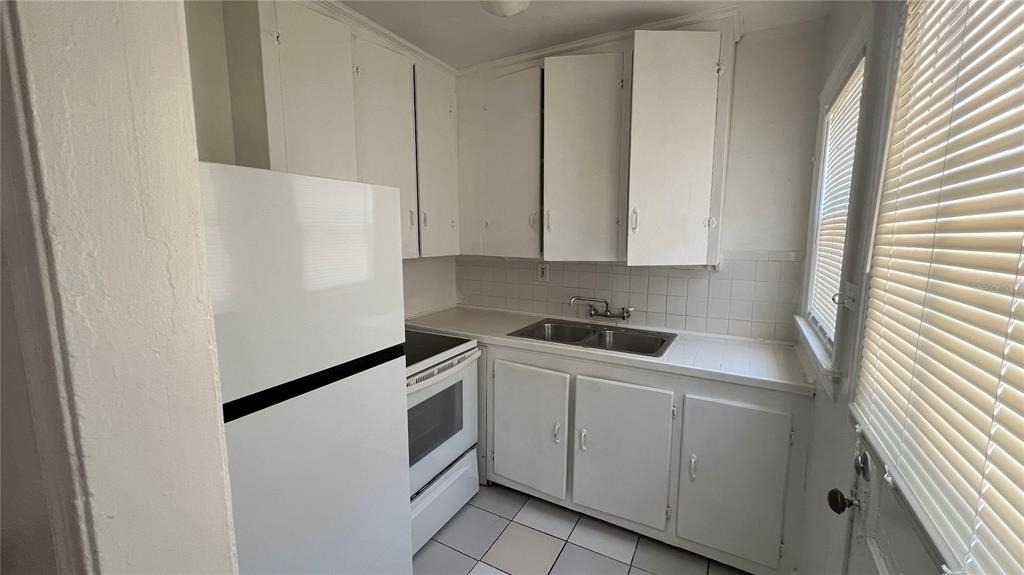 735 Grove Street N - Photo 5