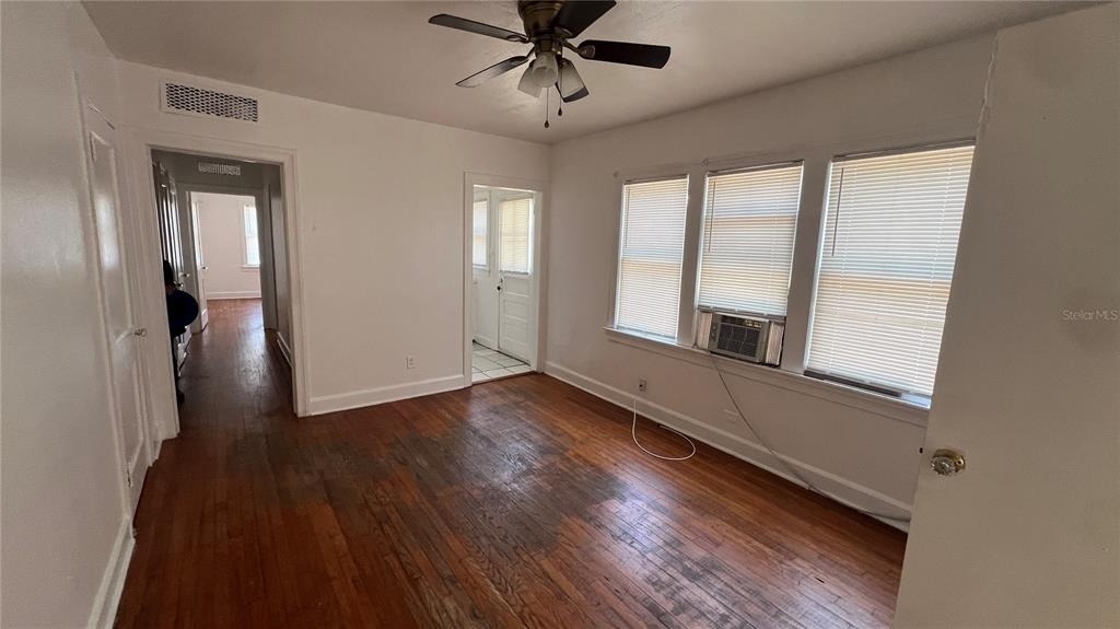 735 Grove Street N - Photo 3