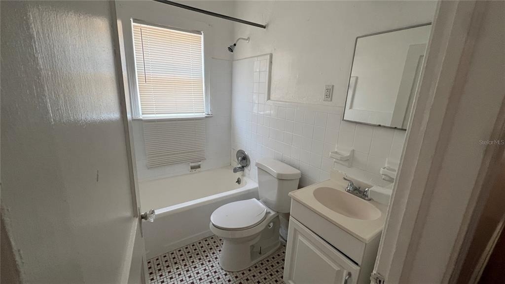 735 Grove Street N - Photo 6