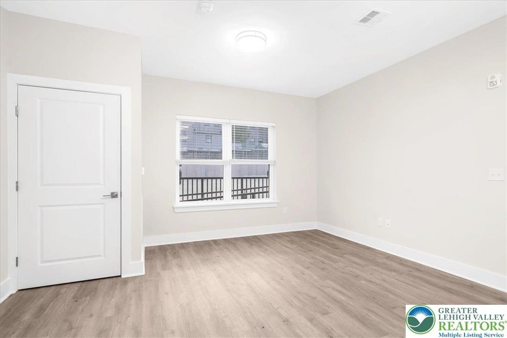 410 William Street - Photo 13
