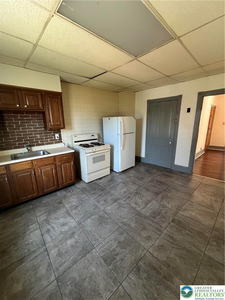 1690 Newport Avenue - Photo 7