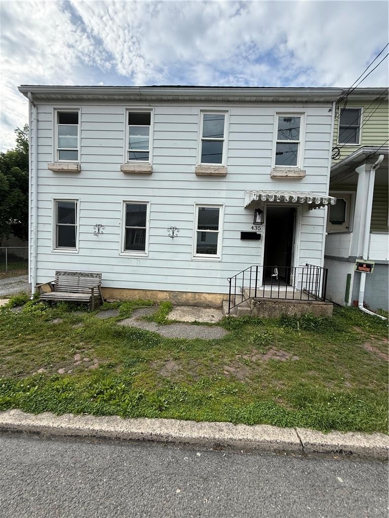435 E Union Street - Photo 0