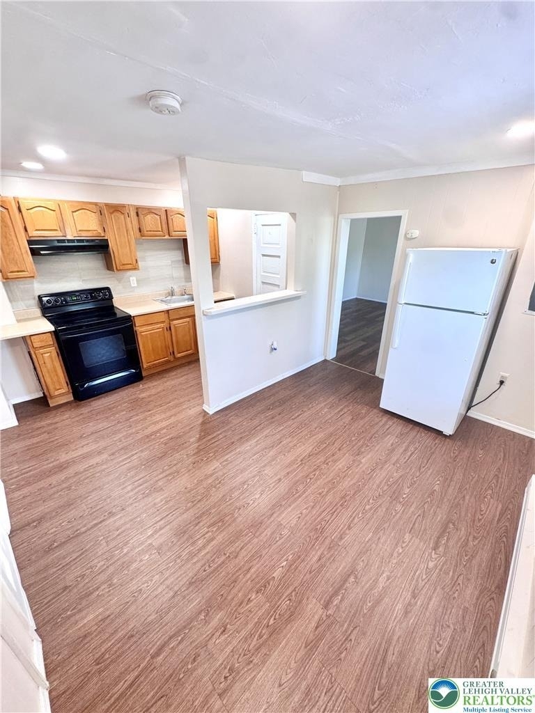 1348 E 6th - Photo 2