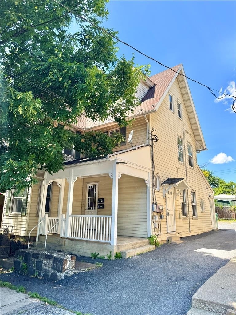 229 E Union Boulevard - Photo 0