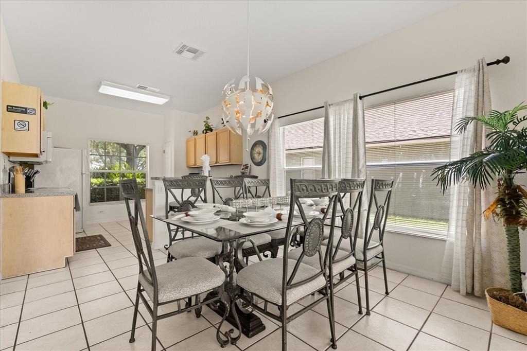 526 Windsor Place - Photo 5