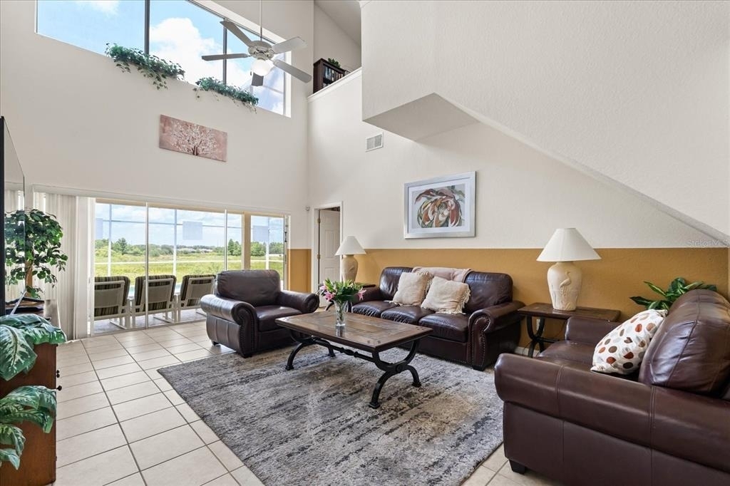 526 Windsor Place - Photo 2