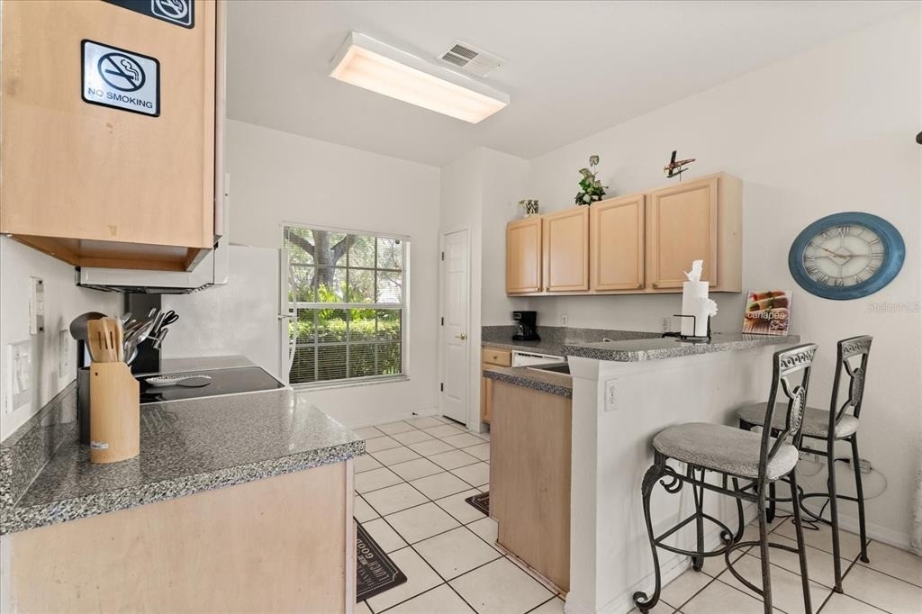 526 Windsor Place - Photo 6