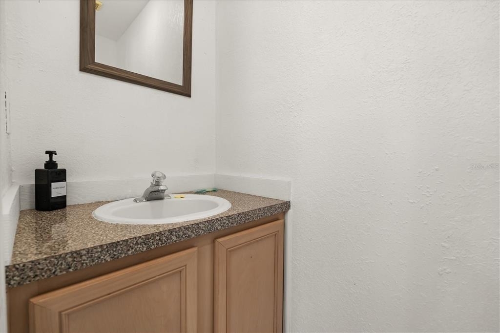 526 Windsor Place - Photo 32