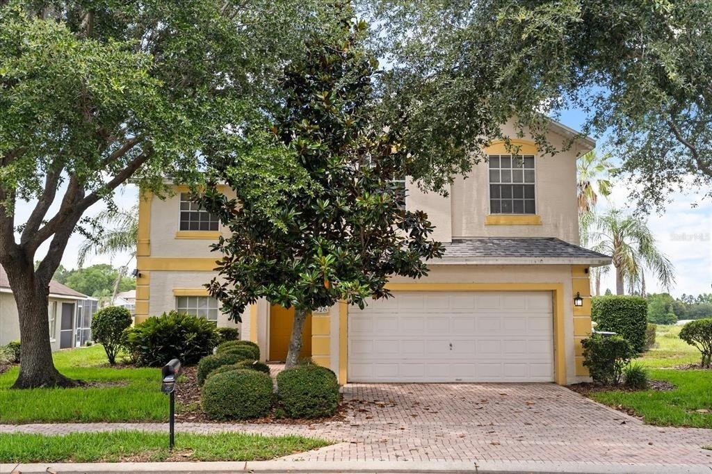 526 Windsor Place - Photo 0