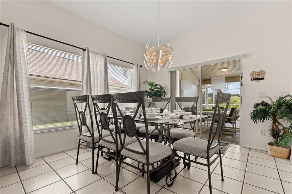 526 Windsor Place - Photo 4