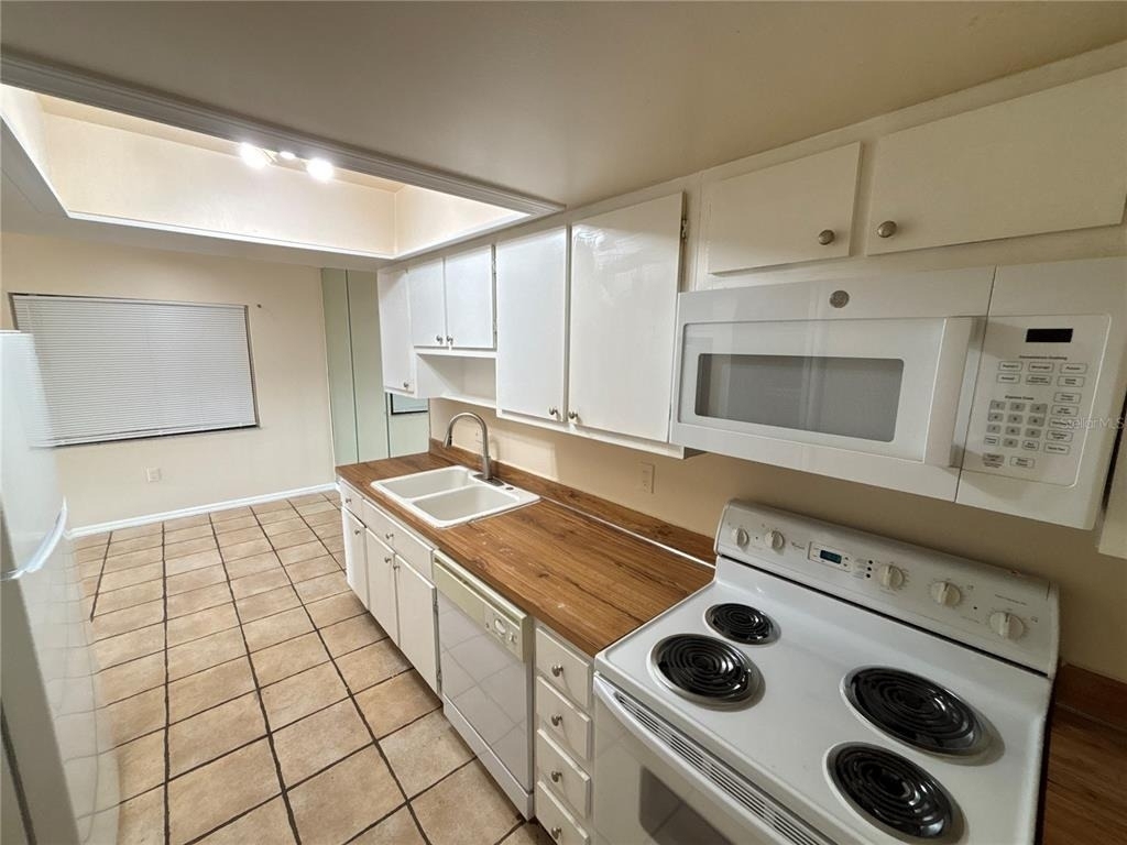 5169 Vineland Road - Photo 5