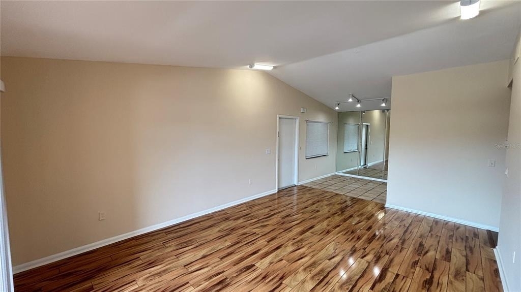 5169 Vineland Road - Photo 9