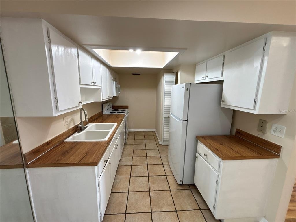 5169 Vineland Road - Photo 4