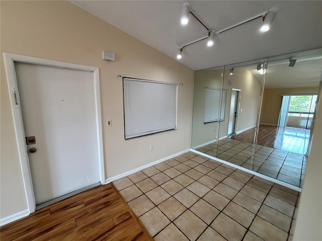 5169 Vineland Road - Photo 7