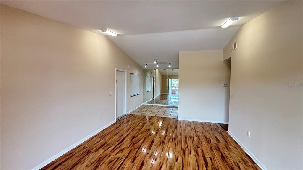5169 Vineland Road - Photo 12