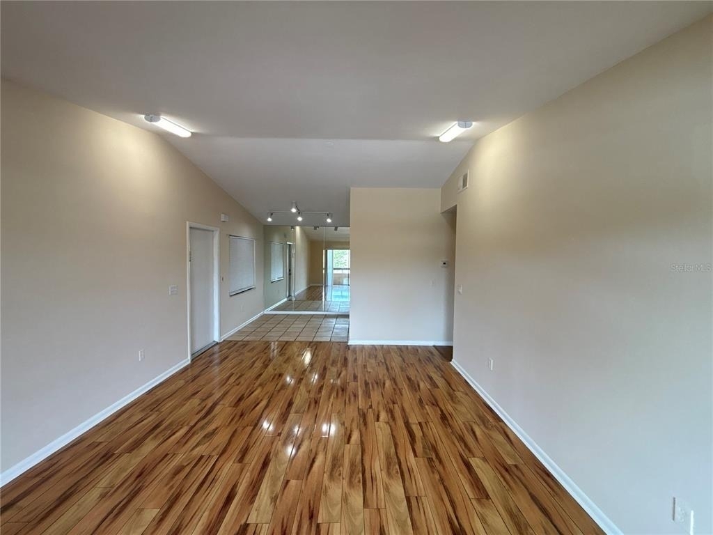 5169 Vineland Road - Photo 8