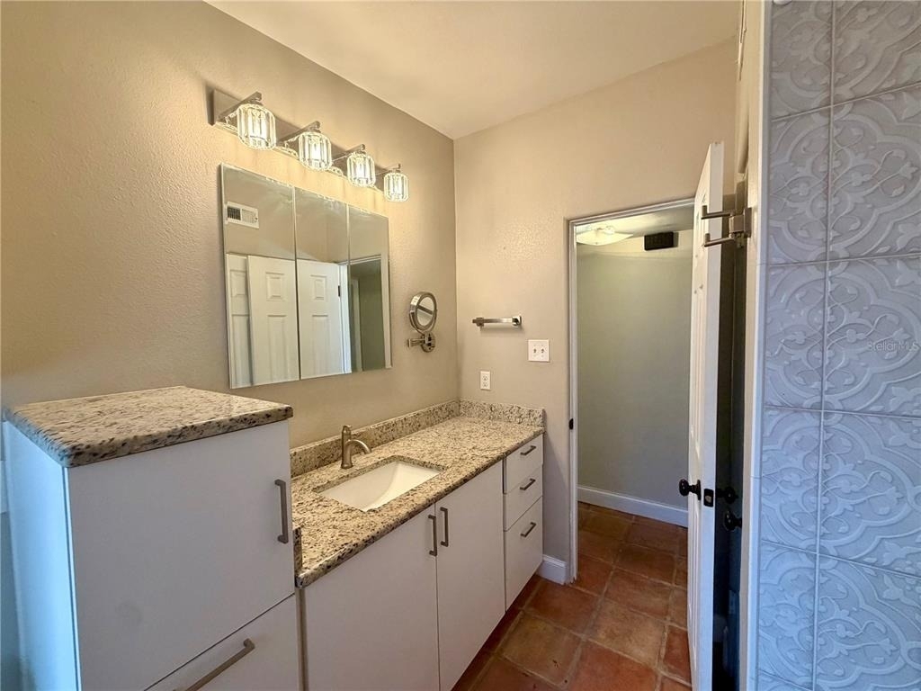 2619 E Washington Street - Photo 18