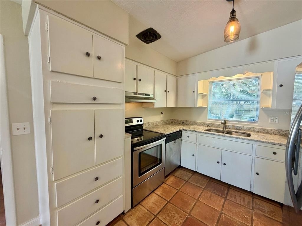 2619 E Washington Street - Photo 5