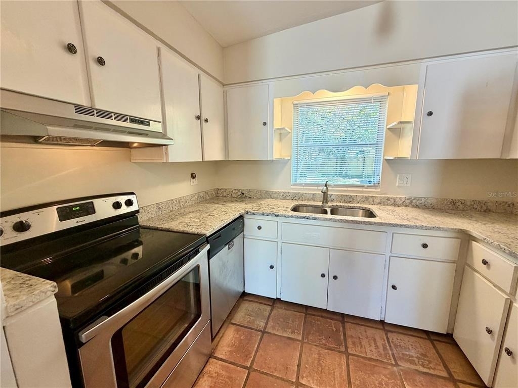 2619 E Washington Street - Photo 4