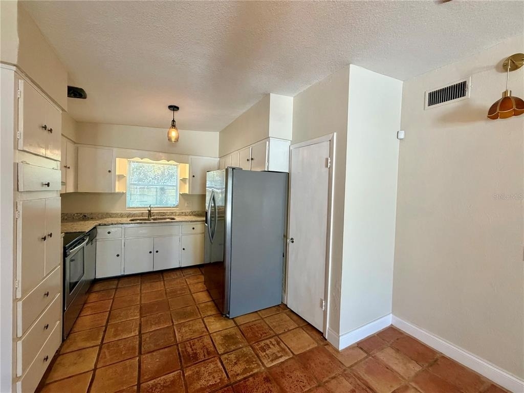2619 E Washington Street - Photo 7