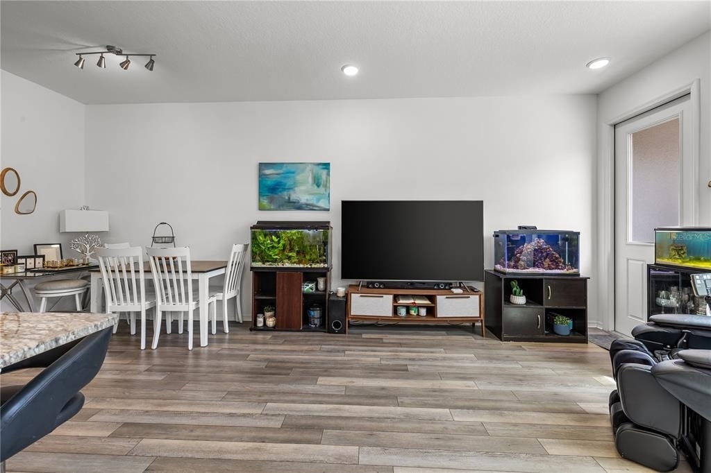 16461 Prairie School Drive - Photo 4