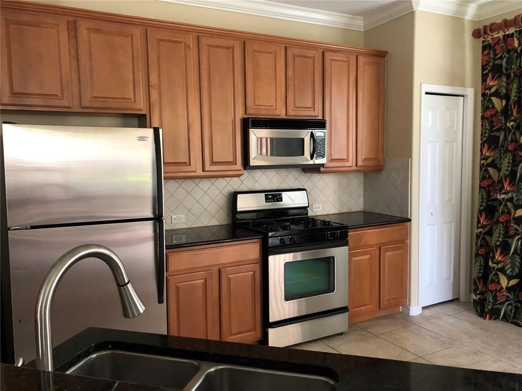 834 Assembly Ct - Photo 4