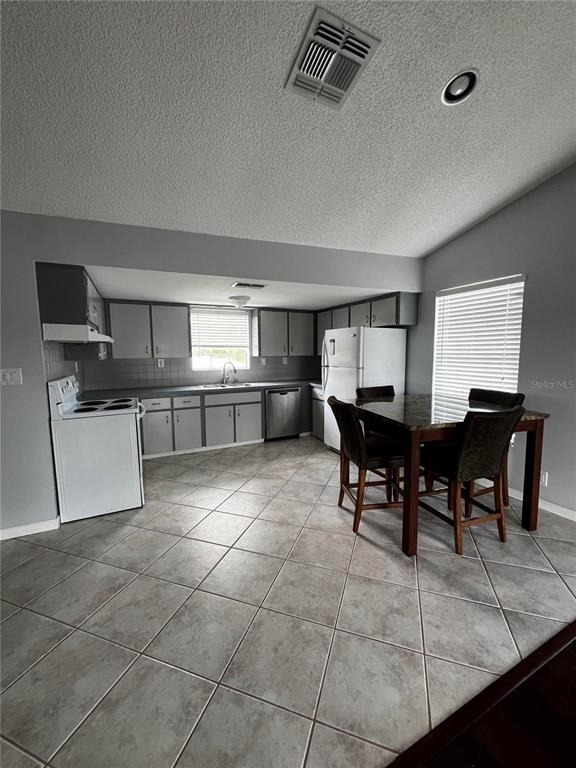 7035 Mccray Drive - Photo 4