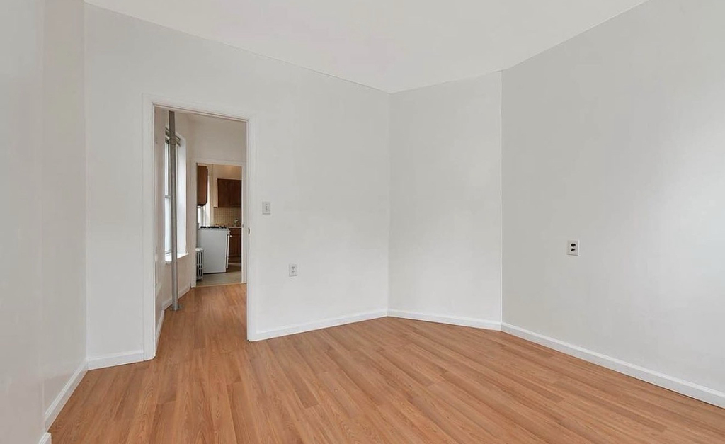 West 47th Street - Photo 7
