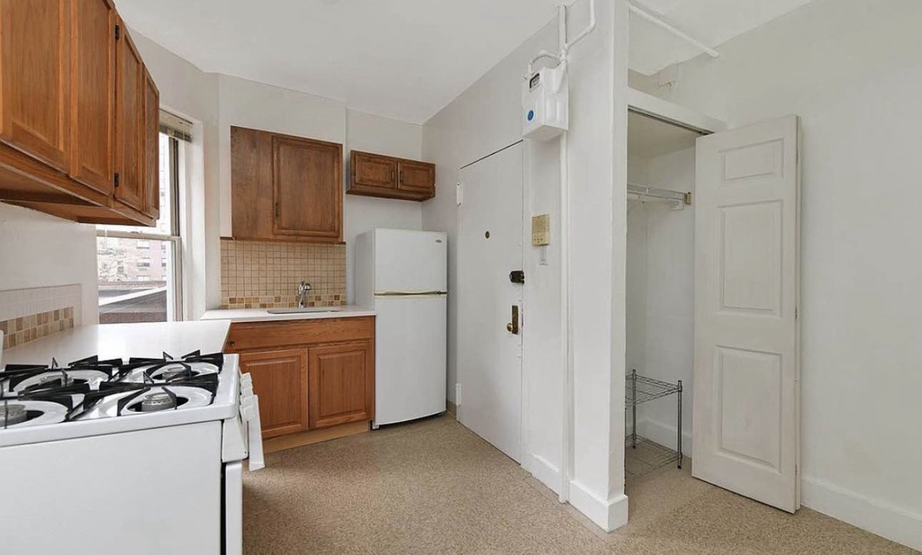 West 47th Street - Photo 2