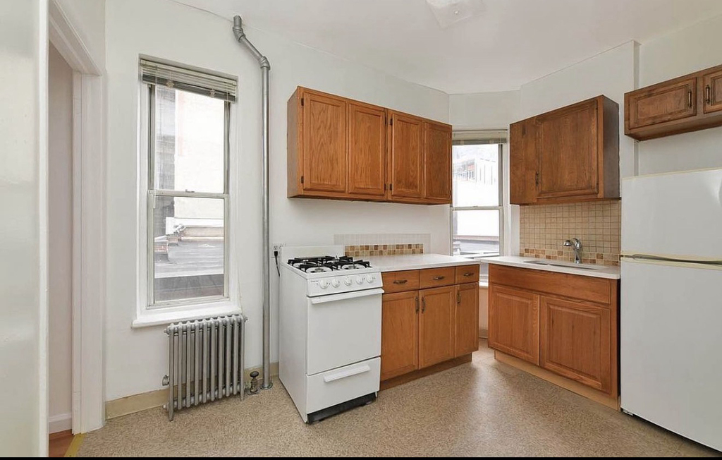 West 47th Street - Photo 8
