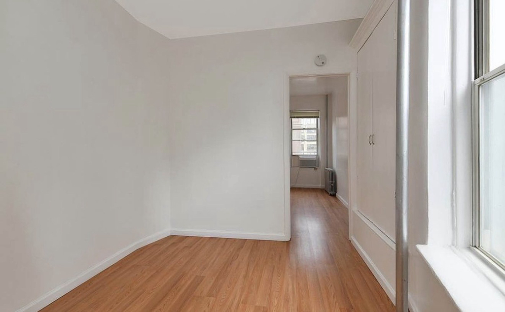 West 47th Street - Photo 6