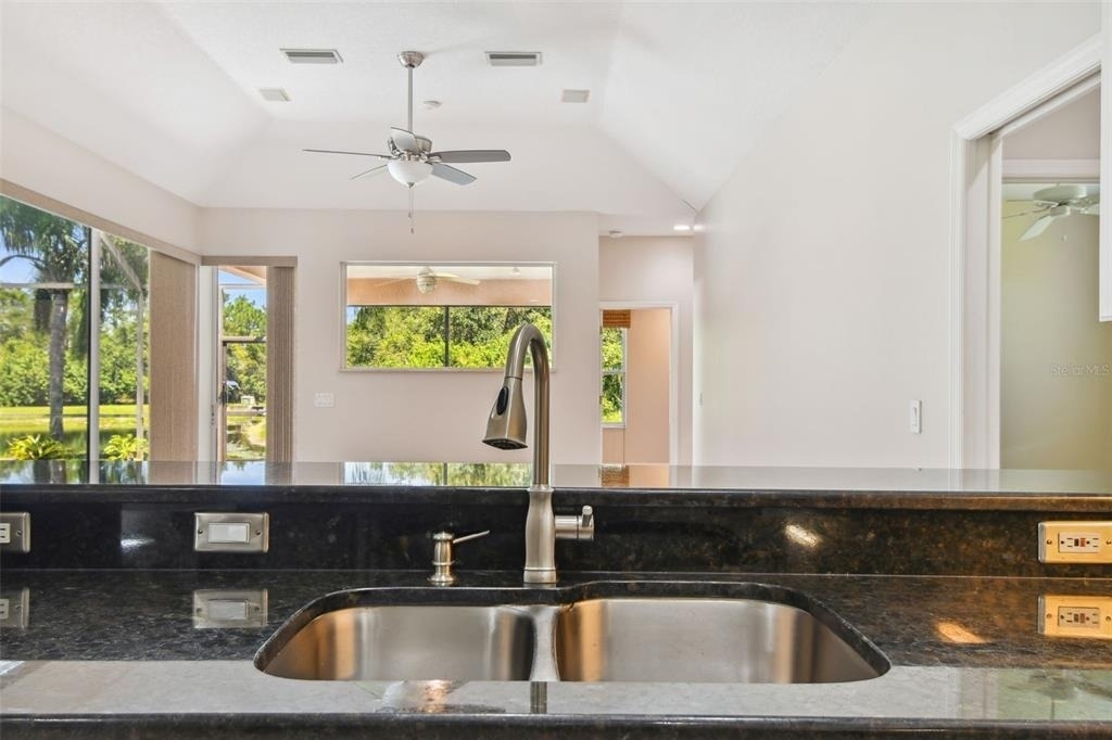6815 Honeysuckle Trail - Photo 7