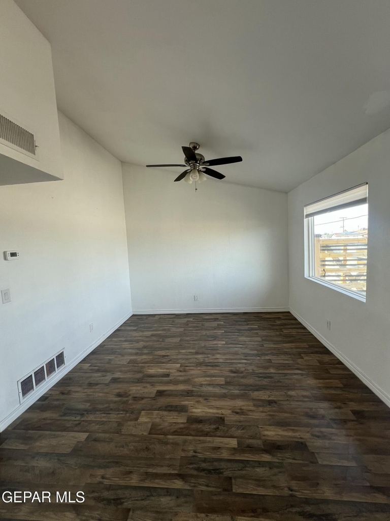 8609 Mercury Street - Photo 4