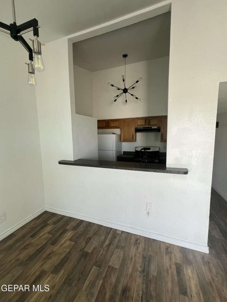 8609 Mercury Street - Photo 2