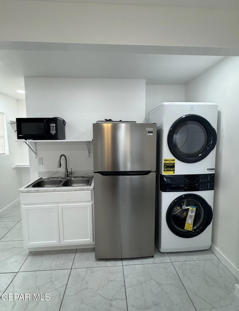 408 San Blas Drive - Photo 2