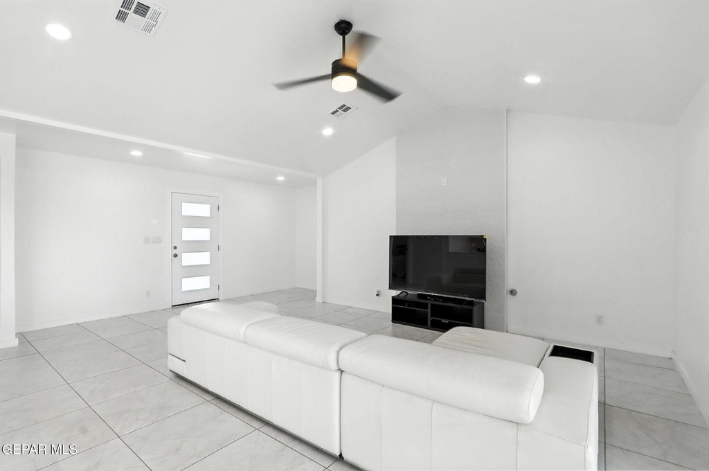 408 San Blas Drive - Photo 3