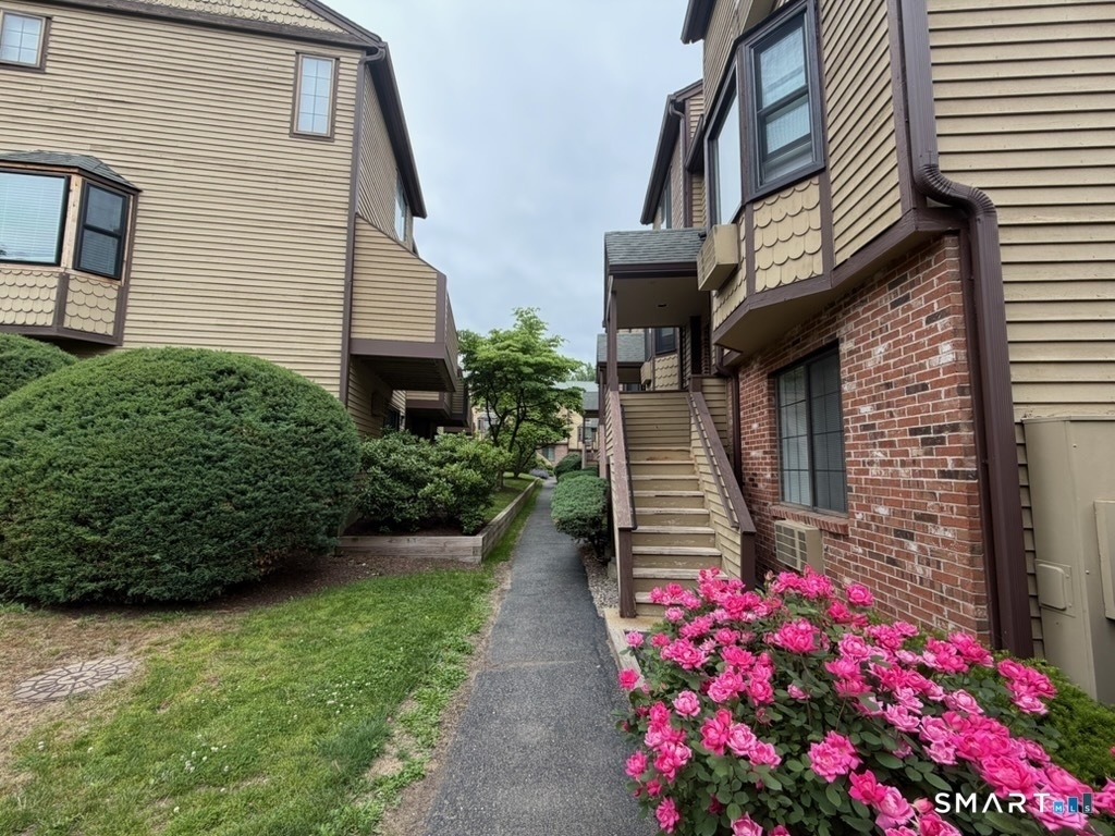 8 Oakwood Avenue - Photo 2