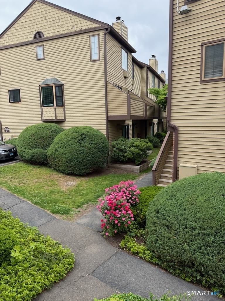 8 Oakwood Avenue - Photo 1