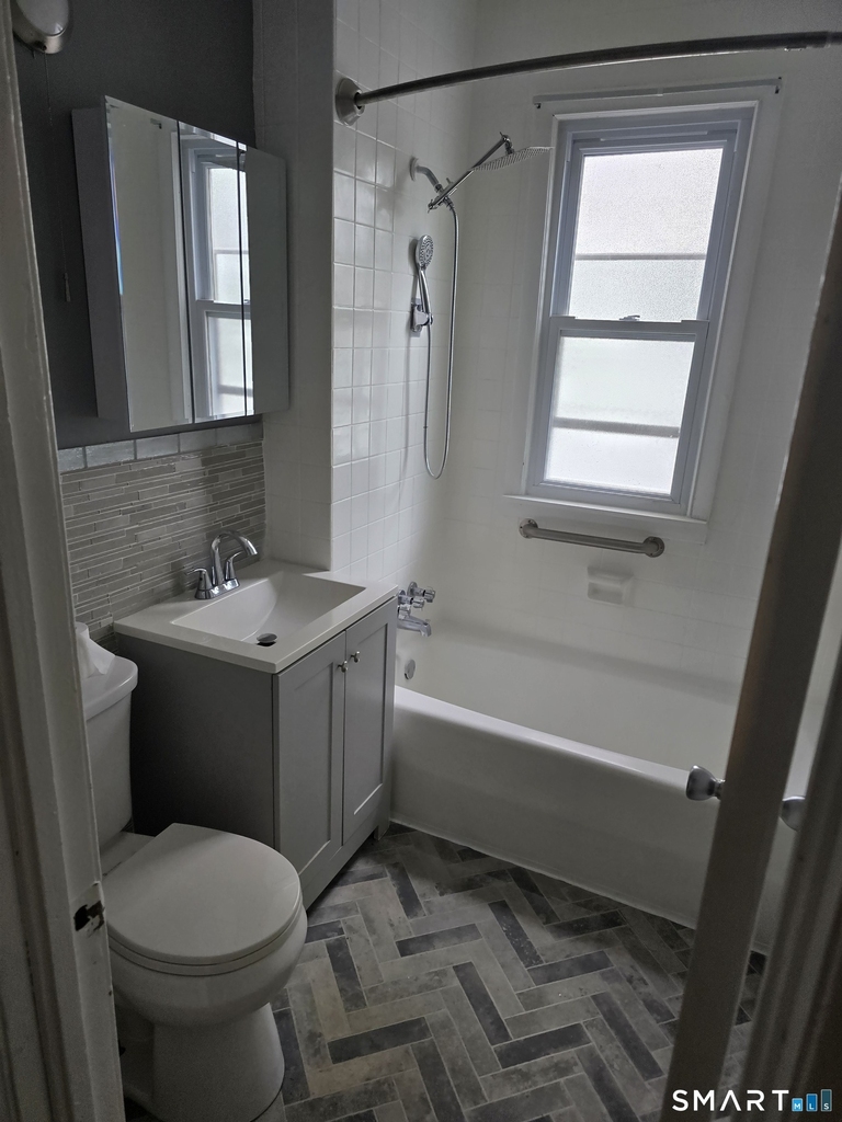 25 Curtin Avenue - Photo 1