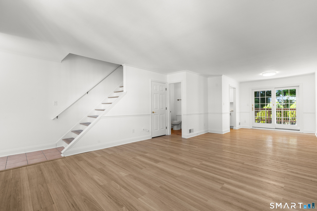 14-1/2 Fairview Avenue - Photo 1