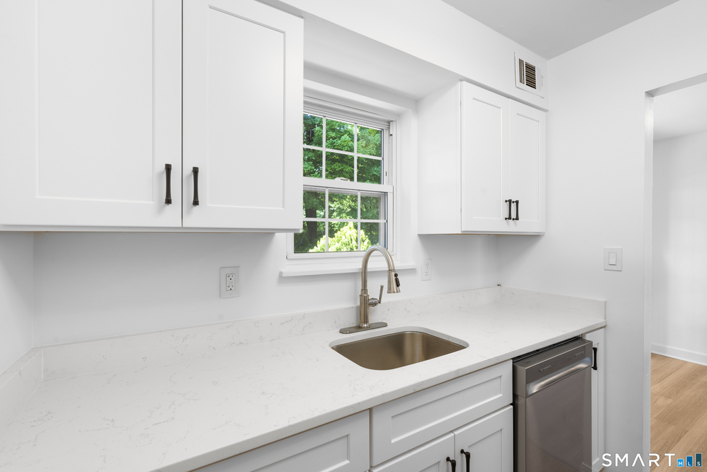 14-1/2 Fairview Avenue - Photo 4